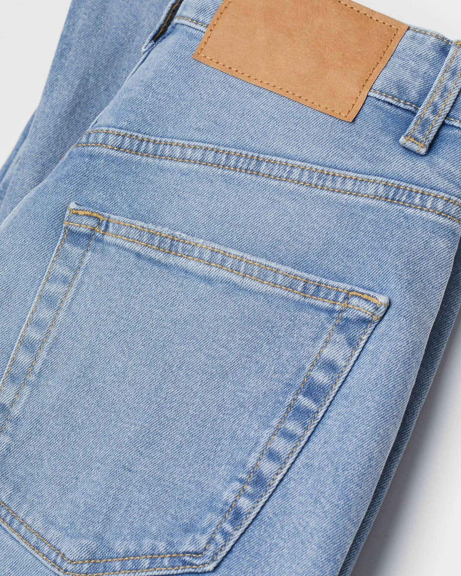 DIVIDED© H&M® Mom High Ankle Jeans - Light Denim Blue